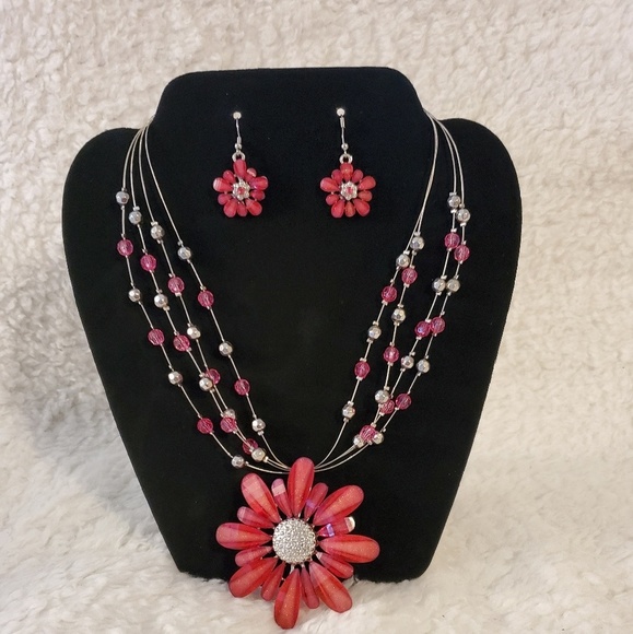 4/$30🌟Pink Flower Necklace Set - Picture 1 of 5